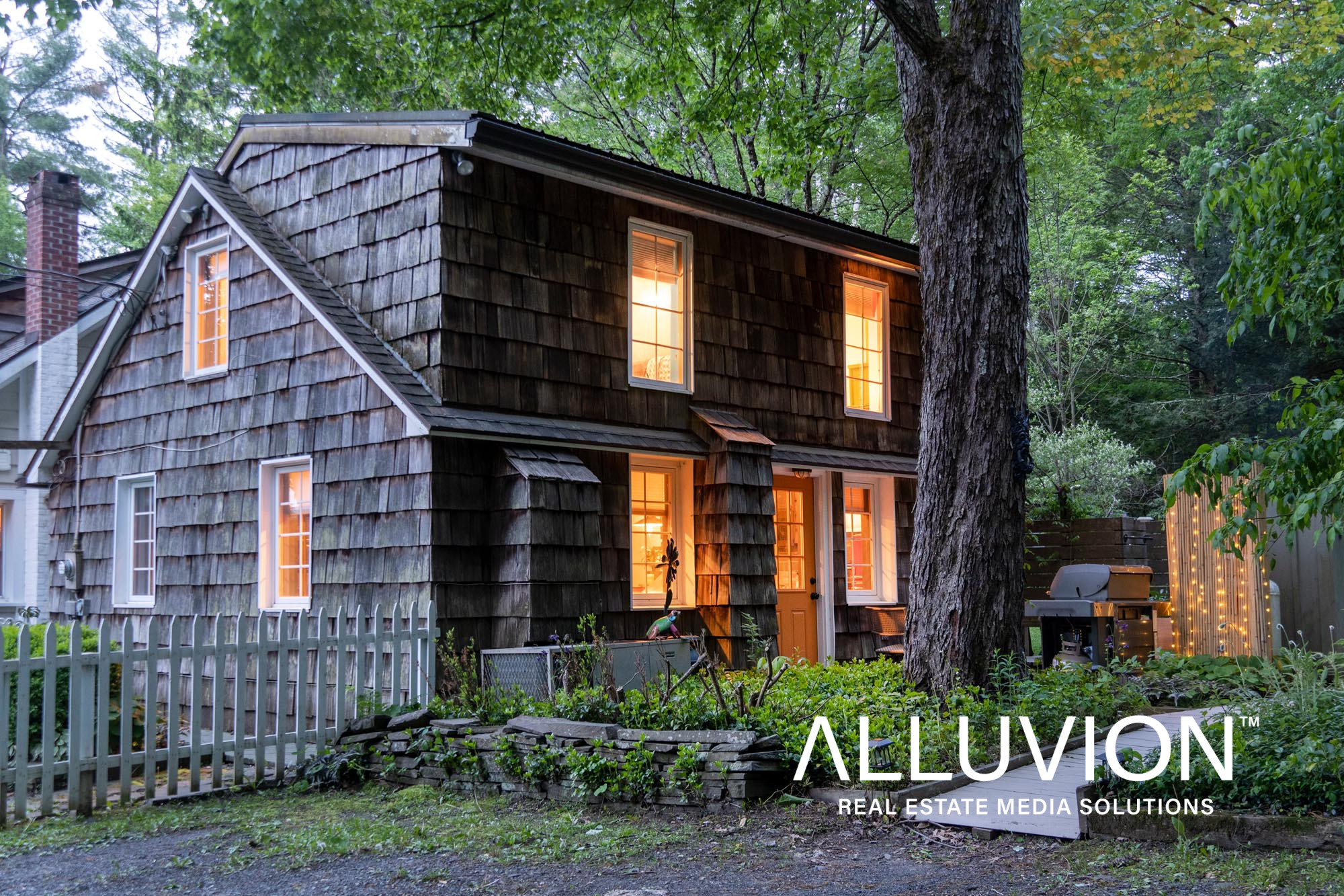 Discover the Magical Airbnb Cottage in Woodstock, NY – Airbnb Photography by Maxwell Alexander – Dusk Photography – Twilight Photography