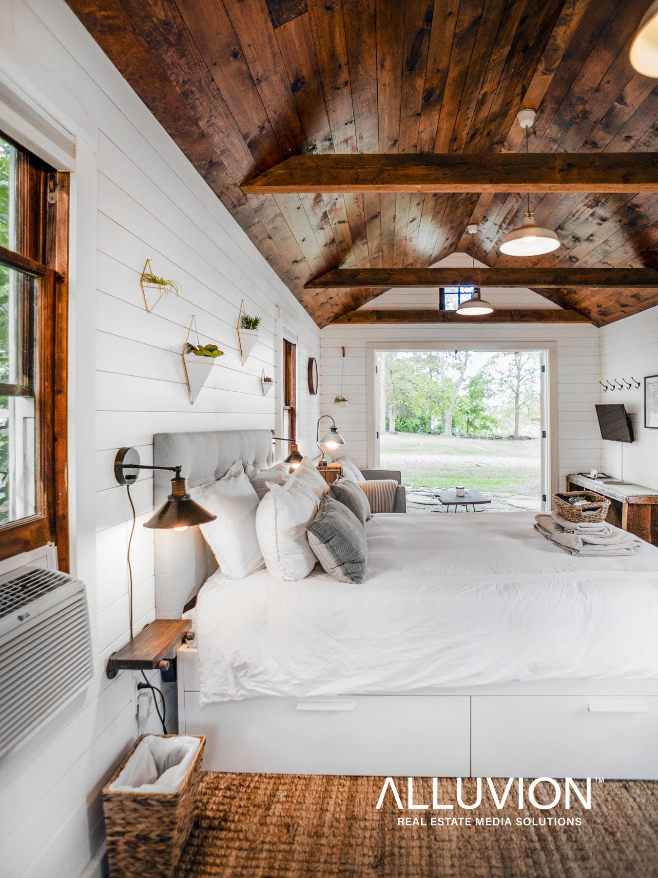 Modern Rustic Cabin in Catskills – Airbnb Photography by Photographer Maxwell Alexander