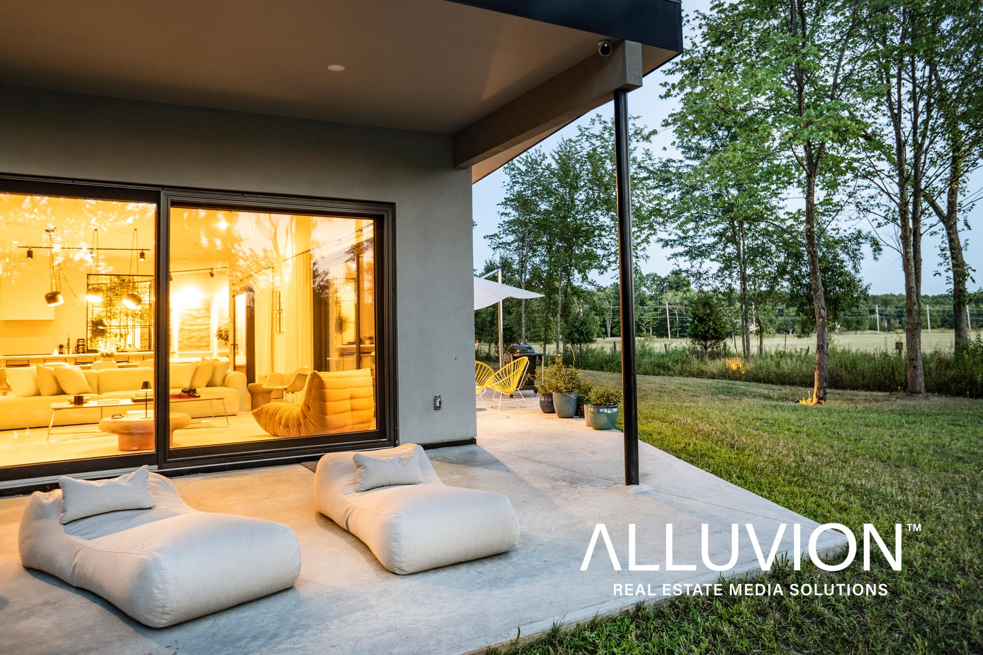 Contemporary Luxury Villa with a Pool – Hudson Valley Airbnb Photography + Upstate Film and Photoshoot Locations – Upstate New York Location Scouts